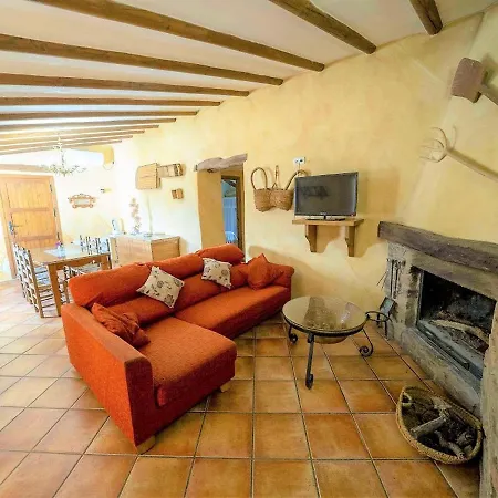 Holiday home Inviting In With Shared Pool Laroya
