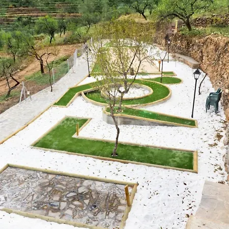בית נופש Inviting In With Shared Pool *