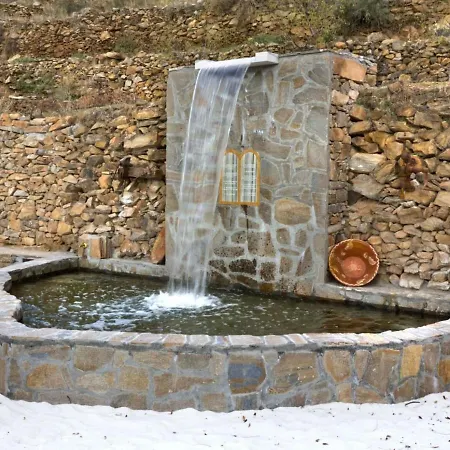 Inviting In With Shared Pool בית נופש