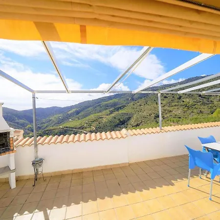 Inviting In With Shared Pool Holiday home Laroya