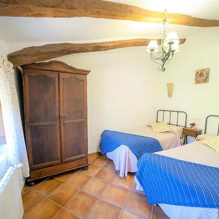 Inviting In With Shared Pool Holiday home *